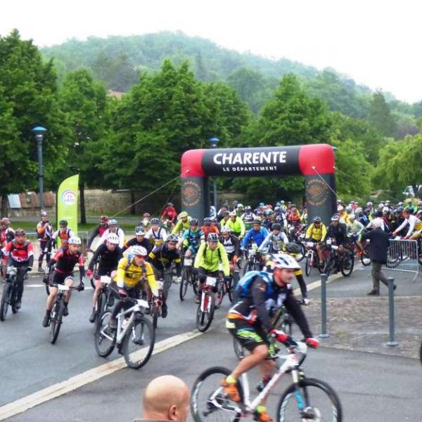 Coup d envoi de la course 100 km a 7h30 petantes